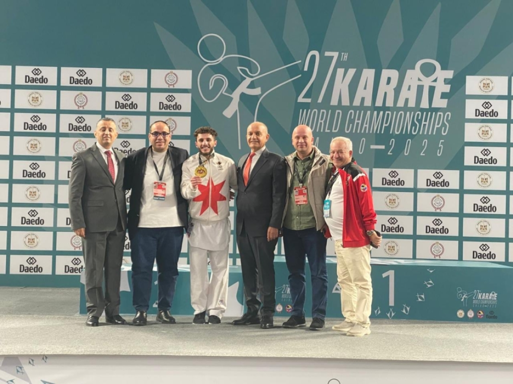 السفير العضايلة يُهنئ البطل الأردني عفيف غيث