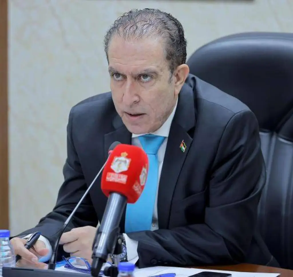الطراونة يسأل عن المبنى الحكومي المهجور في الكرك