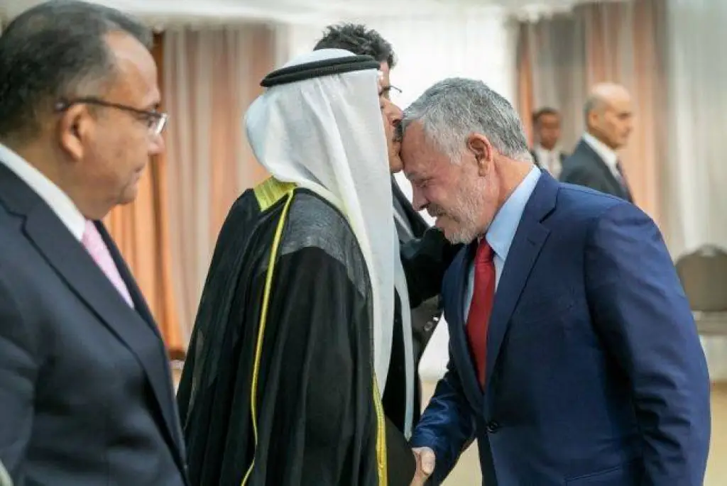 شاهد بالصور والفيديو .. الملك يلتقي وجهاء وممثلي أبناء وبنات قبيلة بني حسن