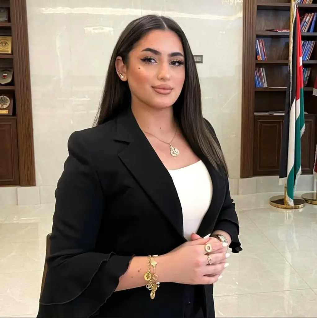 القلعة نيوز تُهنّئ الإعلامية الصاعدة مايا البوريني بمناسبة عيد ميلادها.