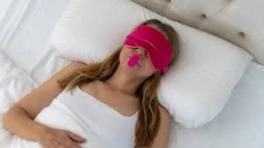 خطر ينتشر على تيك توك.. لماذا يحذر الأطباء من لصق الفم أثناء النوم؟