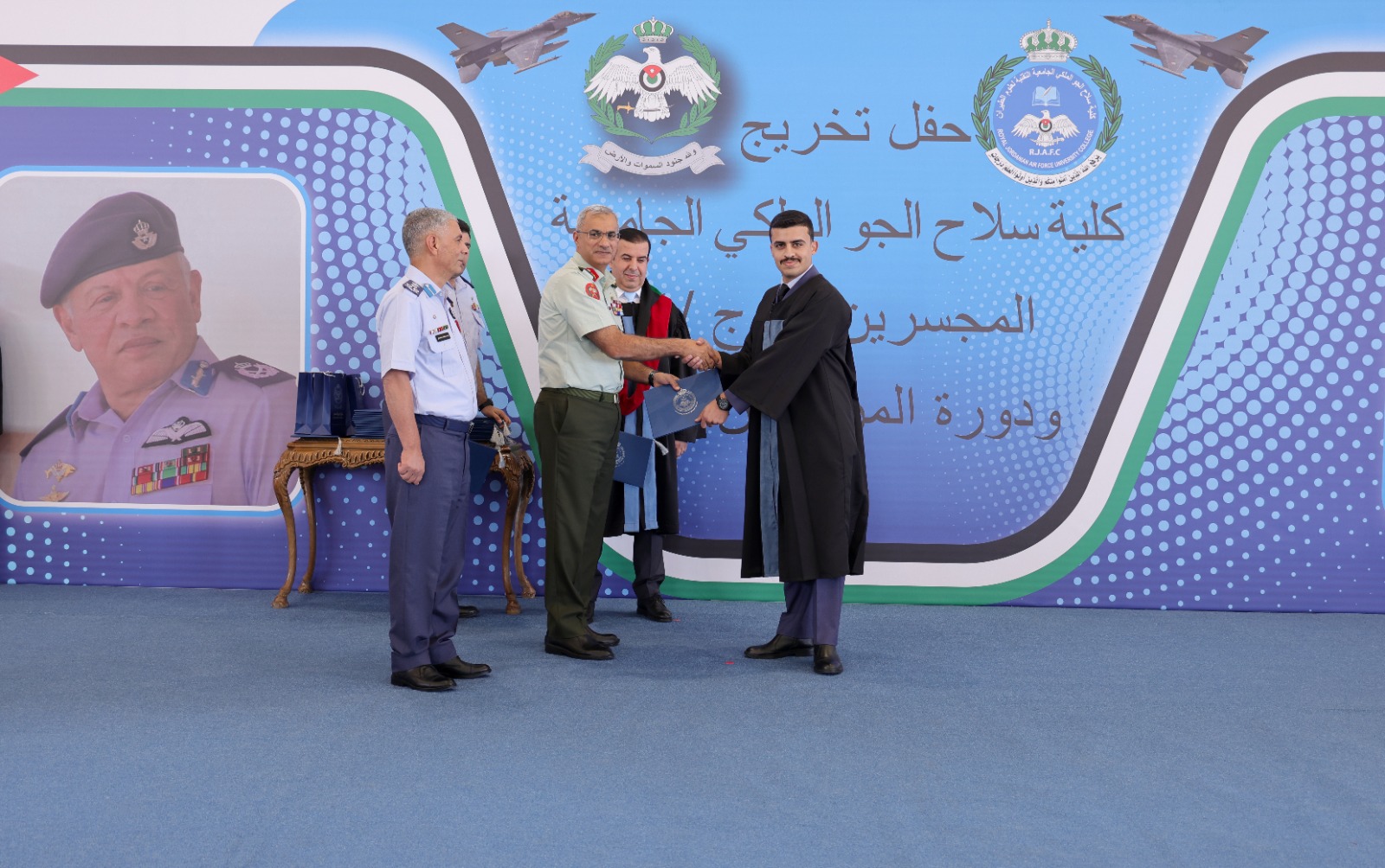 الحراسيس يرعى تخريج الفوج السادس من برنامج التجسير ودورة المرشحين/55 في كلية سلاح الجو الملكي الجامعية
