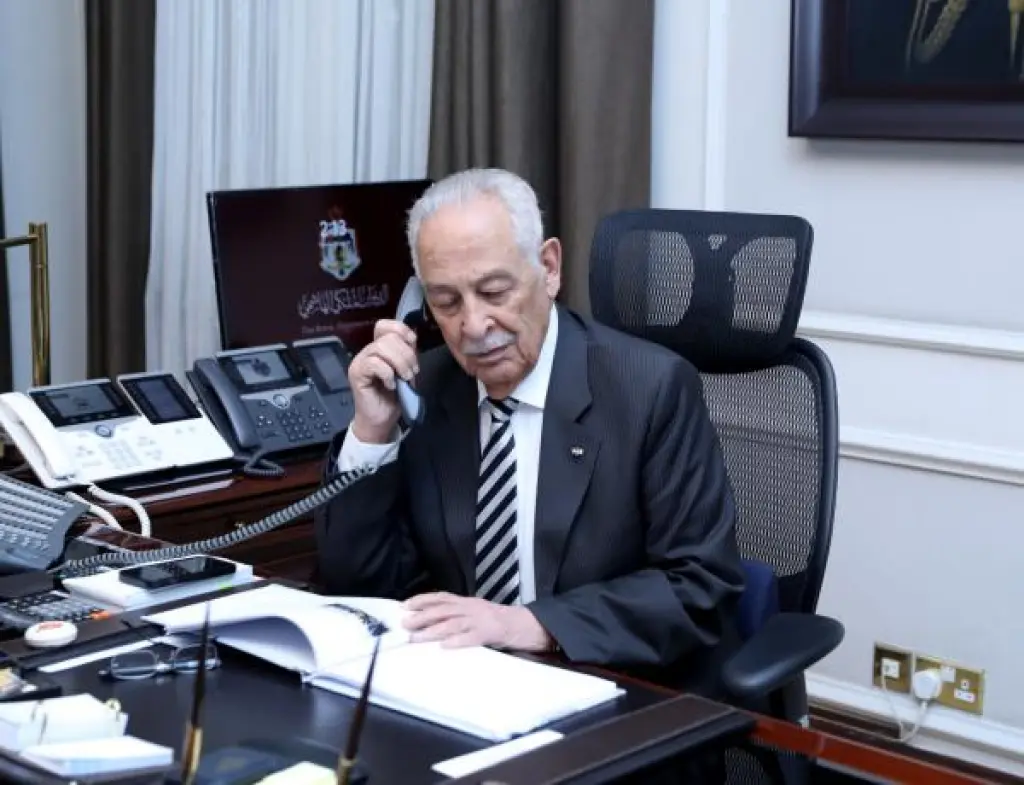 العيسوي ينقل تعازي الملك وولي العهد إلى عشيرة العمري