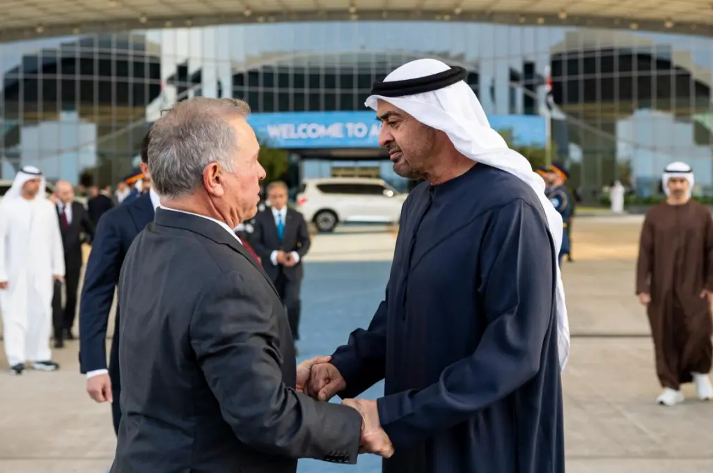 الملك يعود إلى أرض الوطن بعد زيارة إلى الإمارات
