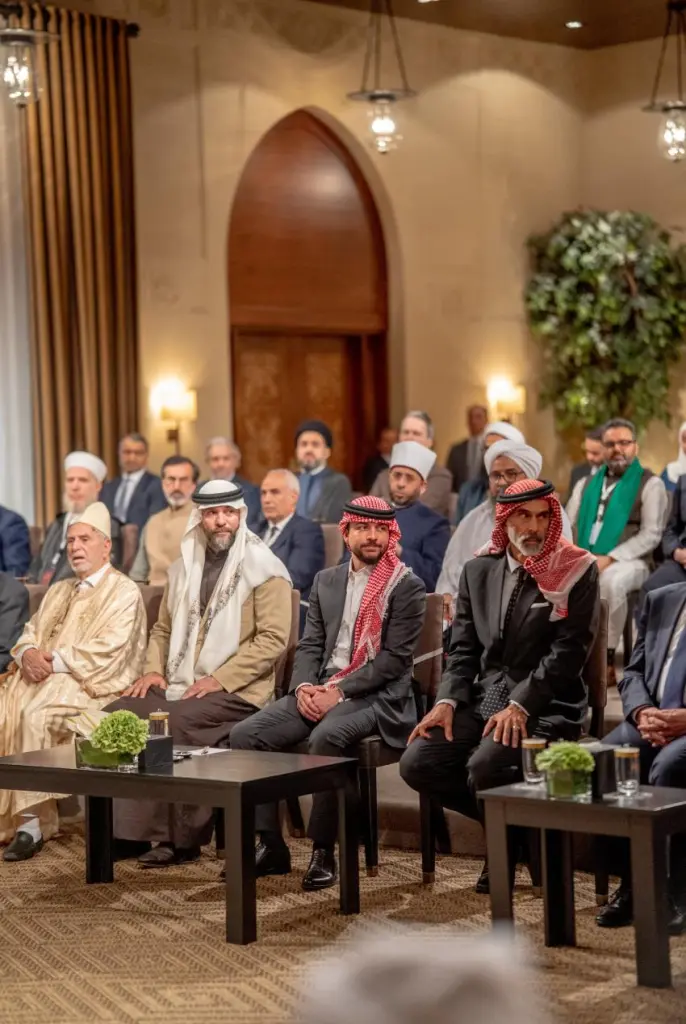 نائب الملك يكرم قيادات مشاركة في أعمال مؤتمر مؤسسة آل البيت للفكر الإسلامي
