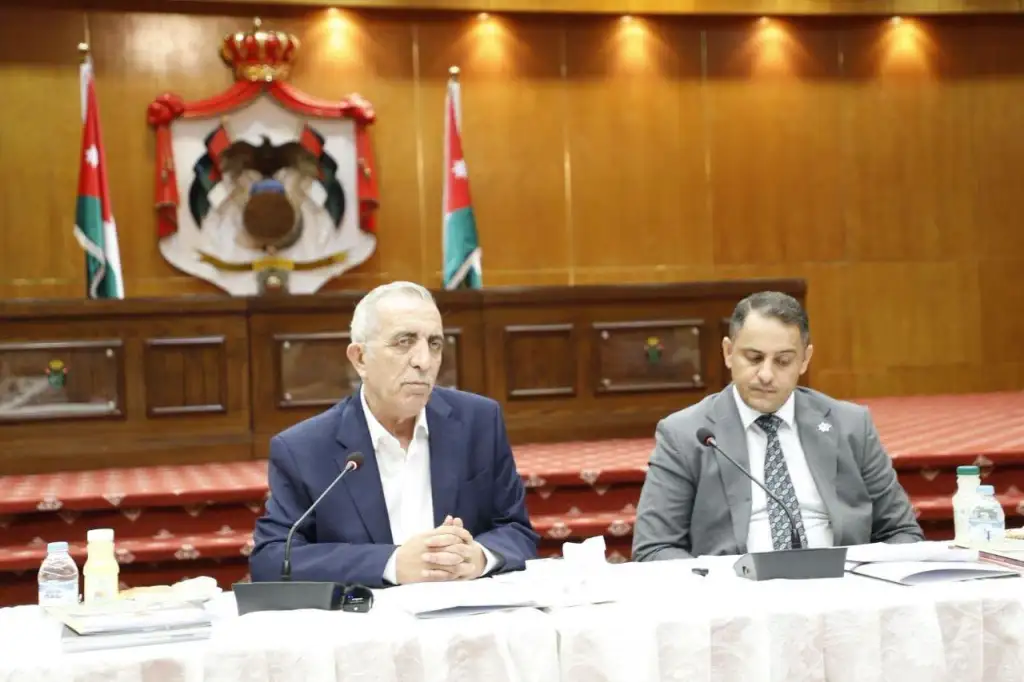 الرواشدة يلتقي وفدًا من حزب التغيير