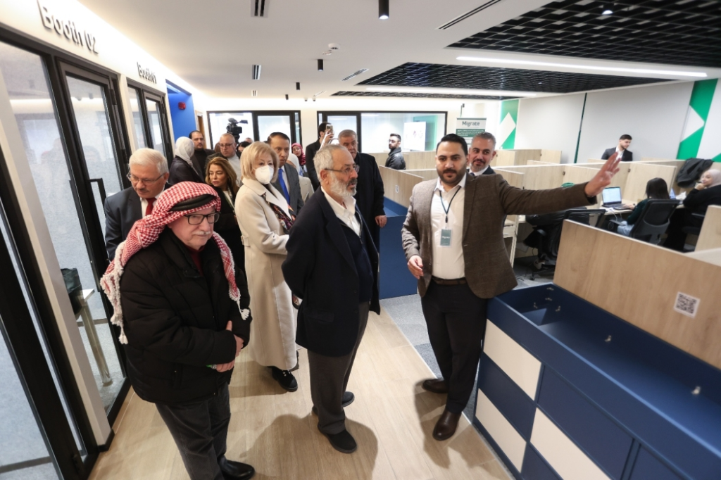 أعيان يطّلعون على تجربة منصة ماركا في دعم التحول الرقمي