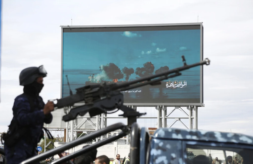 من هرمز إلى باب المندب.. الحوثيون يضعون ترامب أمام خيارين حلوهما مر وأزمة جديدة