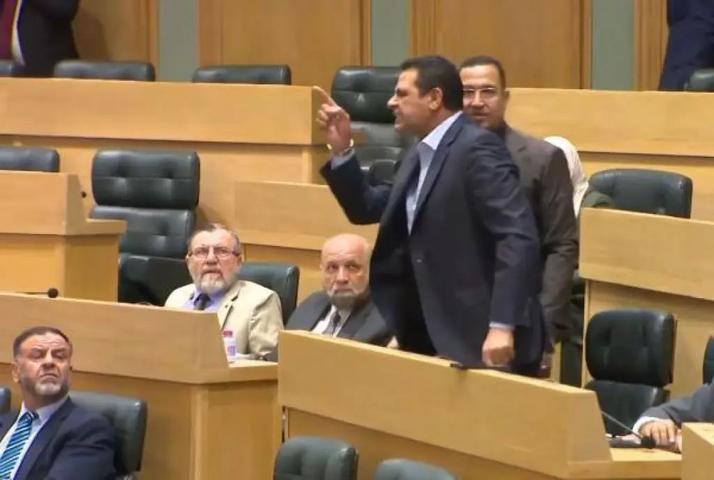 الزبن يتراجع عن هجومه: "رئيس الحكومة والفريق الوزاري محل تقدير"
