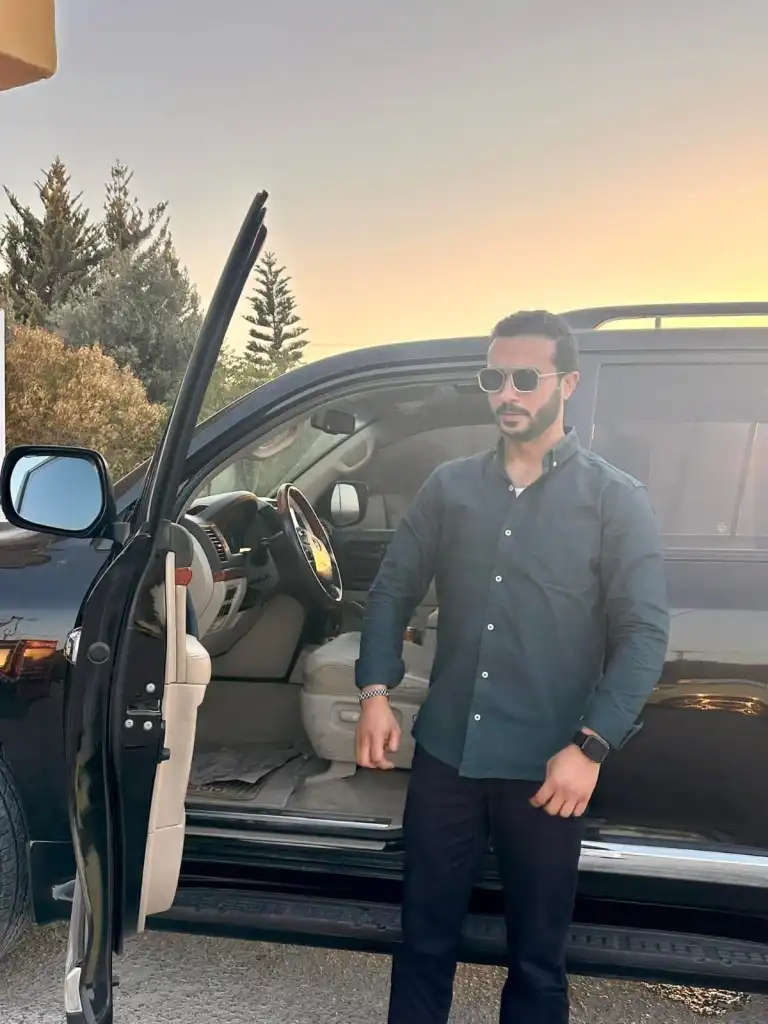 الزبن يهنئ شقيقه بسلامه