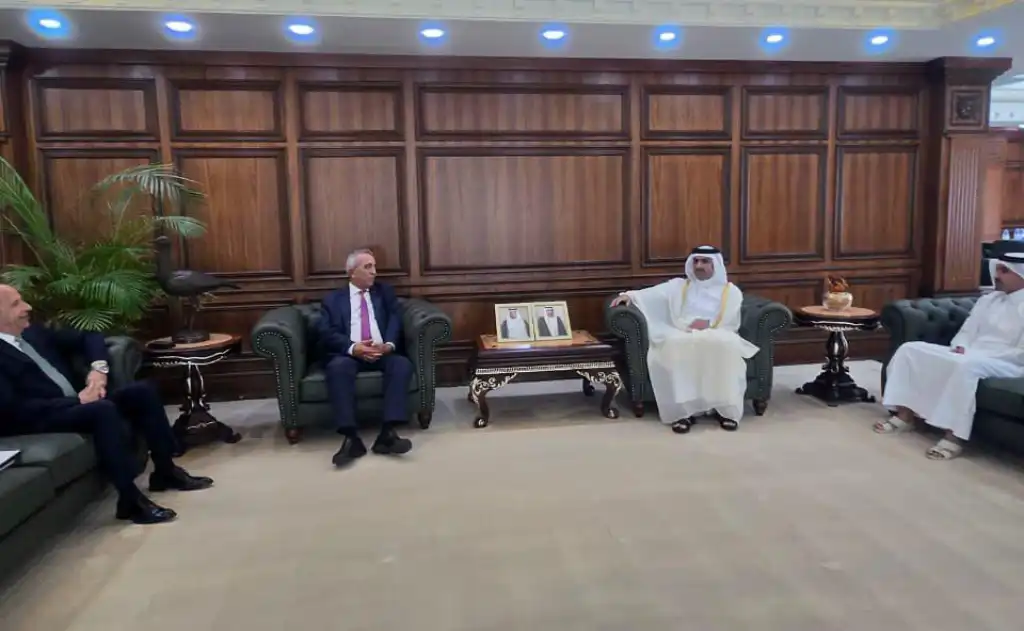 الرواشدة يلتقي نظيره القطري في الدوحة