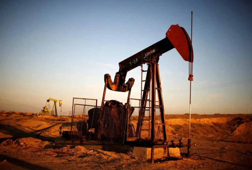 النفط يرتفع أكثر من 5% .. والبرميل يتجاوز 90 دولارًا