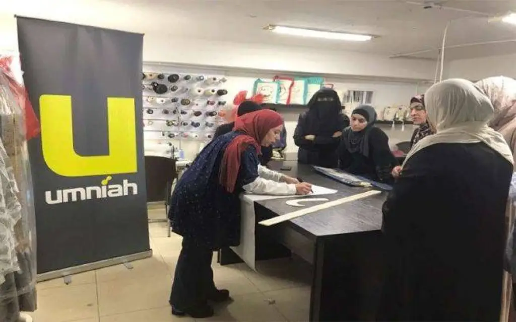 أمنية تموّل المرحلة الثانية من تدريب الخياطة المتقدمة في مشروع أرزاق لتمكين المرأة