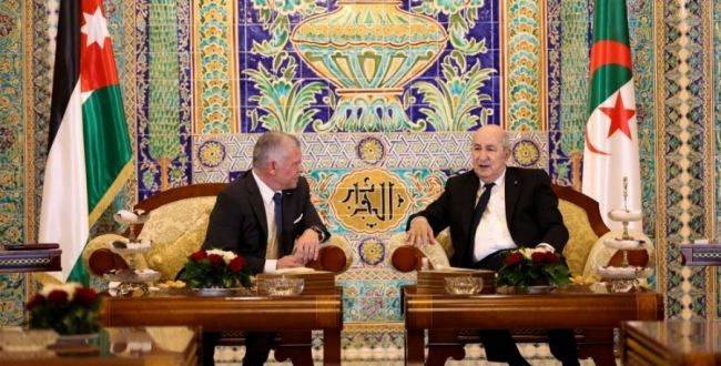 الملك يعقد لقاءات مع كبار المسؤولين الجزائريين