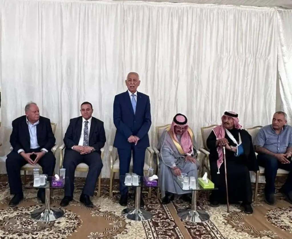 مندوبا عن الملك وولي العهد.. العيسوي يعزي عشيرتي: الحجاحجة/ عباد/ و أبو هزيم ( صور)
