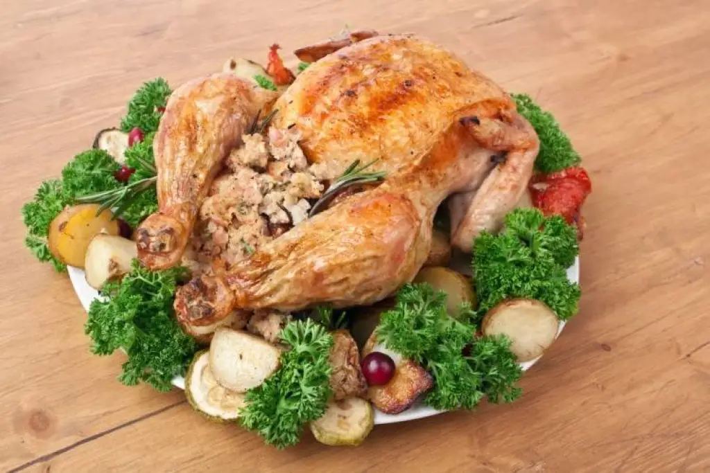 دجاج محشي بالأرز والخضار