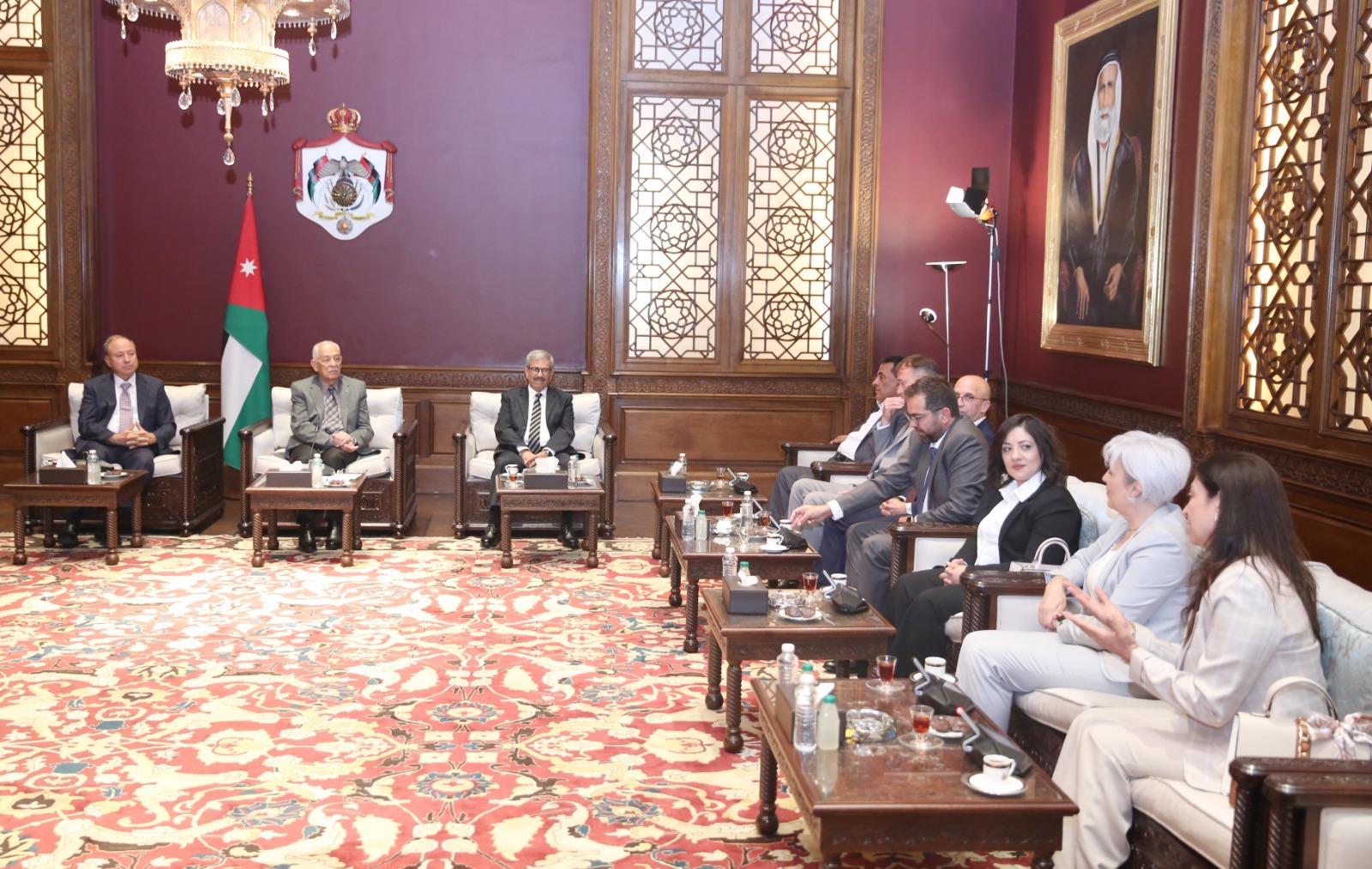 رئيس الديوان الملكي يستقبل الفريق الطبي الذي أعاد زراعة قدم مواطن مصري بترت بحادث بحري