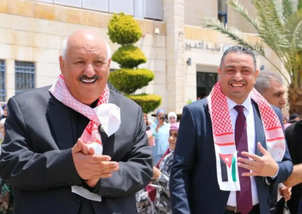 رياض ومدارس جامعة الزرقاء تنظم مسيرة طلابية بمناسبة عيد الاستقلال الـ80