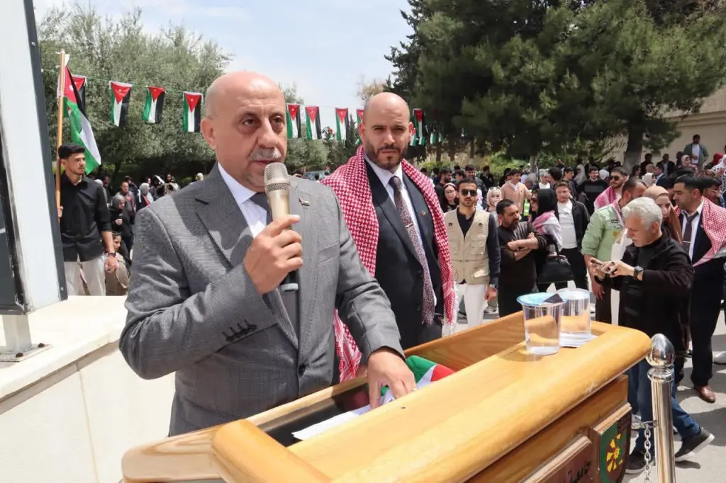 راية المجد ترفرف في سماء الإنجاز… كلية الهندسة التكنولوجية في جامعة البلقاء التطبيقية تحتفي بيوم العلم الأردني بمشهد وطني مهيب