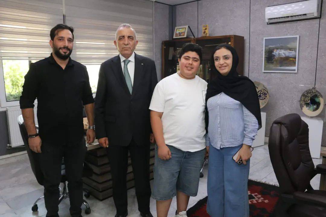 الرواشدة يستقبل أسرة الفنان الراحل رامي الخالد