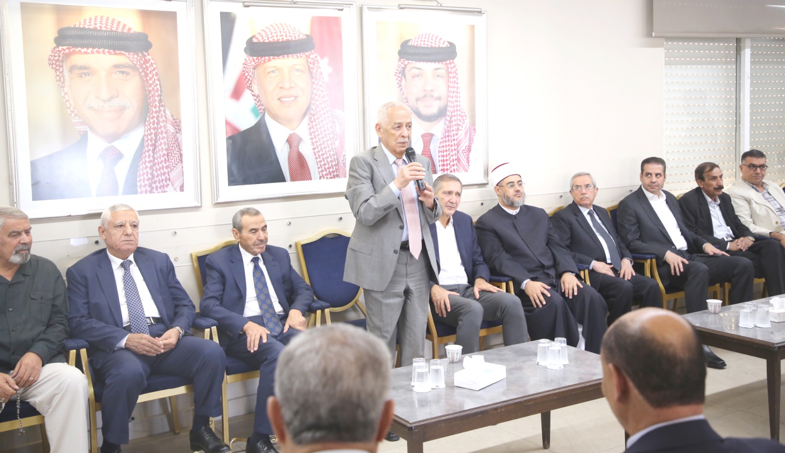 مندوبا عن الملك وولي العهد... العيسوي يعزي عشيرة الكريمين* بوفاة شقيق اللواء المتقاعد محمد فهد الكريمين