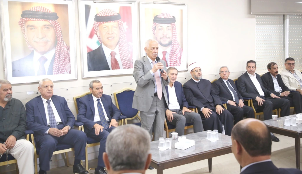 مندوبا عن الملك وولي العهد... العيسوي يعزي عشيرة الكريمين* بوفاة شقيق اللواء المتقاعد محمد فهد الكريمين