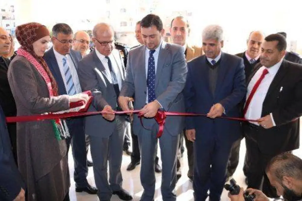 وزير الصناعة يفتتح نادي غرفة تجارة الزرقاء