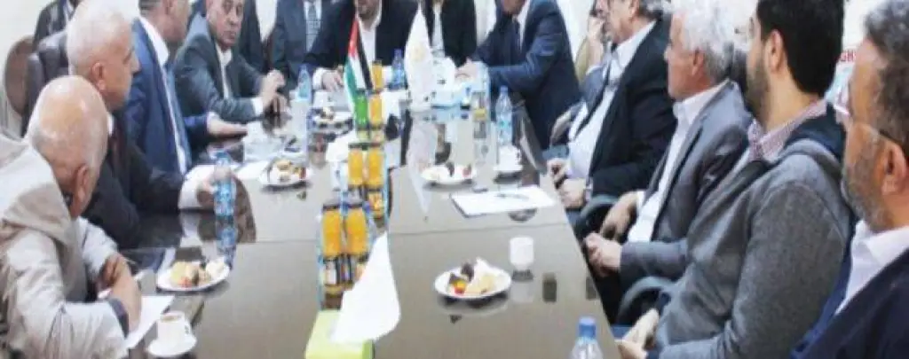 وزير الصناعة يدعو لإعطاء الأولوية بالتشغيل في المصانع للأردنيين