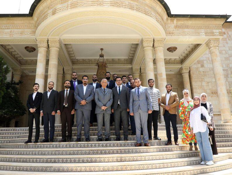 بتوجيهات ملكيه : العيسوي يواصل اليوم لقاءاته مع الفعاليات الشعبيه ، فيستقبل مجلس محافظة مادبا ، ومجموعة من شباب وشابات سحاب (صور )