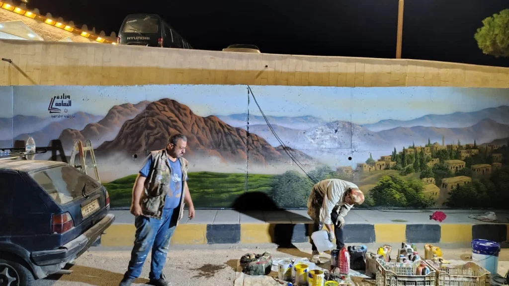 بريشة أبنائها .. جداريات فنية في الطفيلة تُجسّد الهوية الوطنية وتُحوّل شوارعها إلى متحف مفتوح