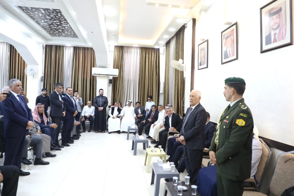 مندوبا عن الملك وولي العهد.. العيسوي يعزي عشائر الخرشة والحشايشةوالعموش
