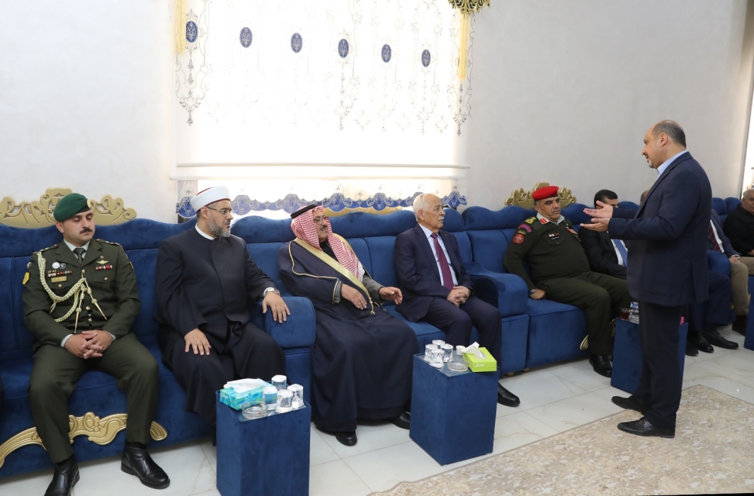 مندوبا عن الملك وولي العهد.. العيسوي يعزي عشيرة الخريشا