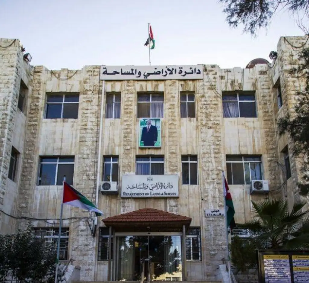 رئيس الديوان الملكي ووزير المالية في أراضي شمال عمان