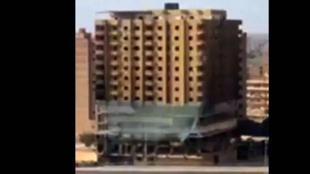 عاجل: شاهد بالفيديو : مصر.. لحظة تفجير “عقار فيصل” المحترق