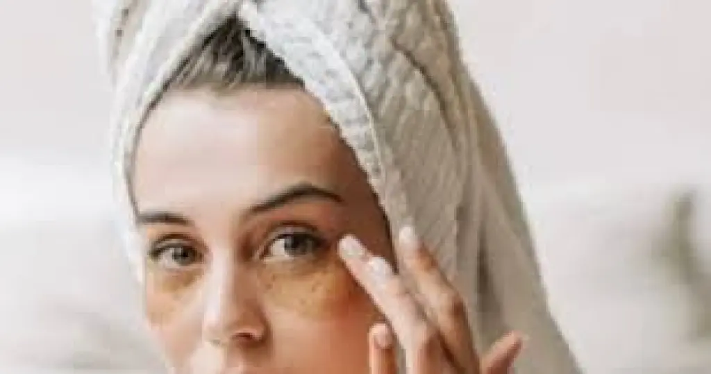بياض البيض والقهوة.. 5 منتجات طبيعية تكافح ظهور تجاعيد العينين