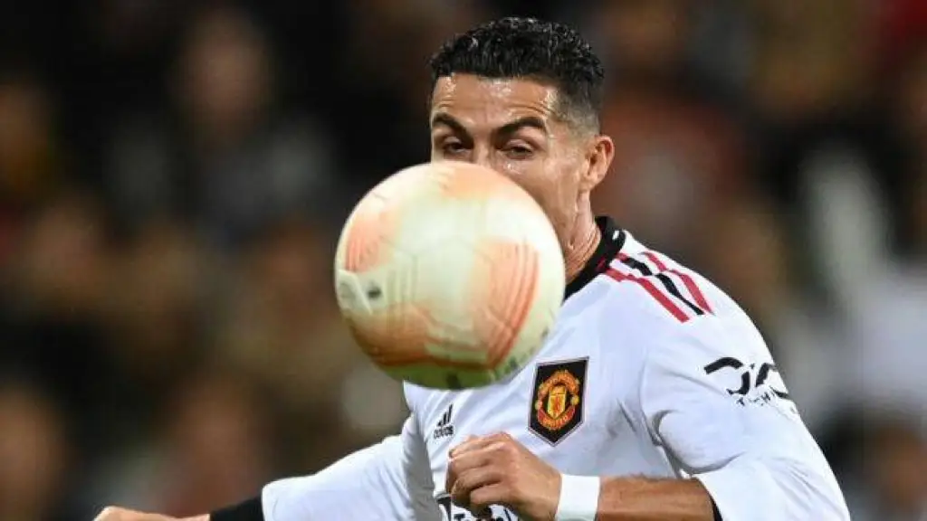 رونالدو يحرج معجبة بسبب صورة سيلفي