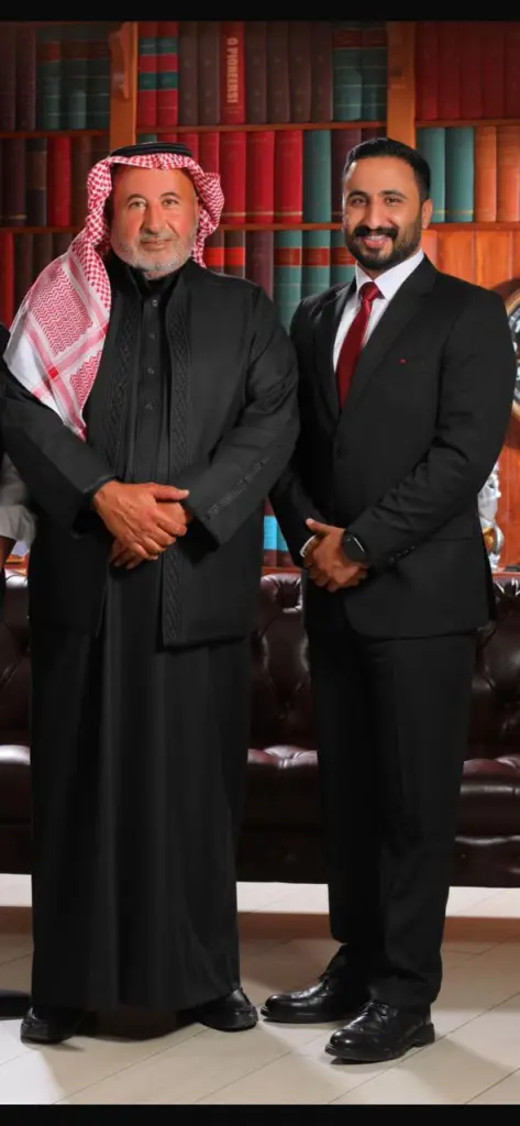 الصحفي محمد الفايز يهنئ بدر منصور الفايز بحصوله على البكالوريوس