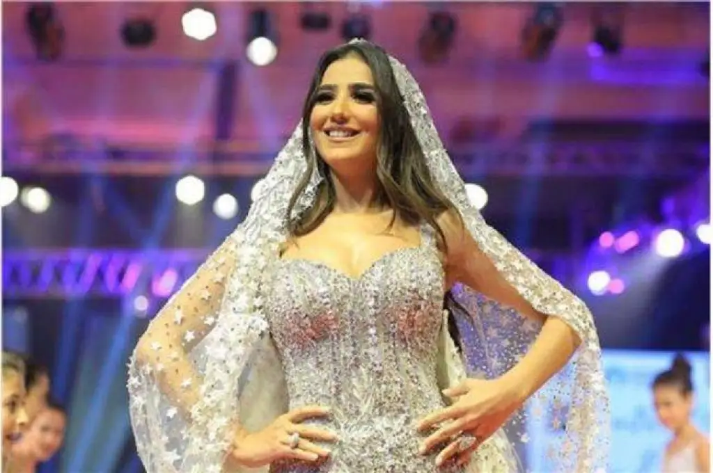 ارتدته ممثلة شهيرة.. فستان بملايين الدولارات أ غضب المصريين يثير الجدل بإسرائيل