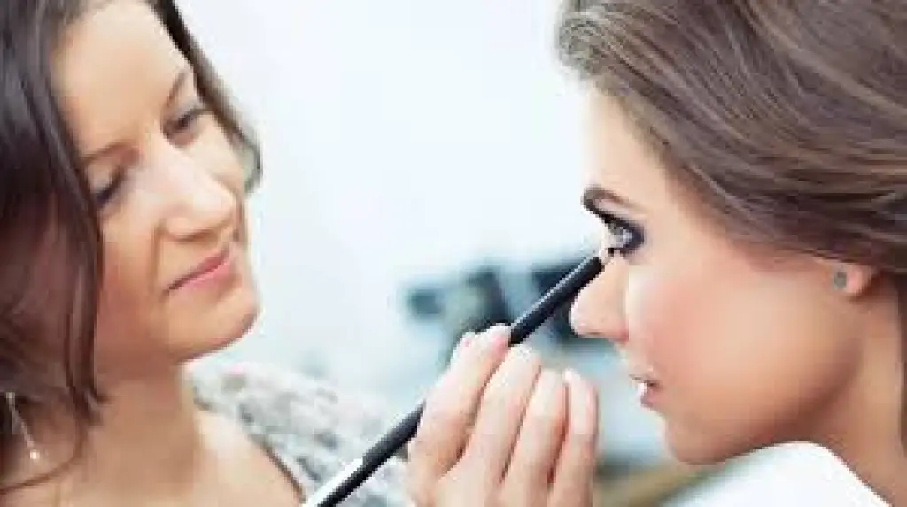 8 أخطاء مكياج تجعلكِ تبدين أكبر سناً
