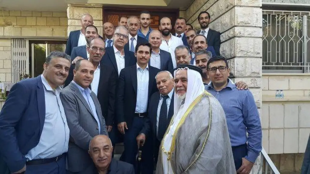 الأمير حمزة يلتقي وجهاء إربد (فيديو وصور)