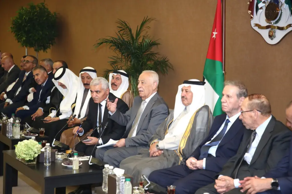 تنفيذا لتوجيهات الملك.. رئيس الديوان الملكي يلتقي (300) من وجهاء وممثلي محافظة معان لاستكمال بحث أولوياتها عقب الزيارة الملكية