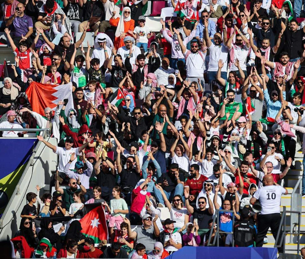 جماهير النشامى تلهب مدرجات الدوحة وتخطف الأضواء في كأس العرب