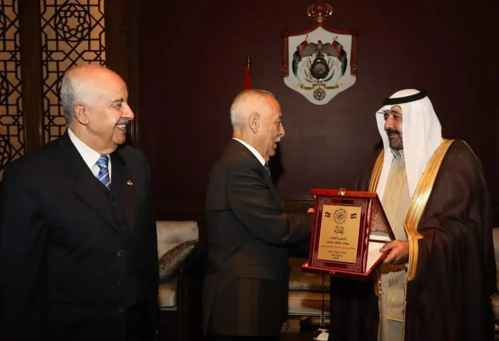 الشيخ هاشم فهد أبو زيد  هو رئيس ديوان عشائر سحاب تم انتخابه رئيسًا للديوان بالتزكية ويشغل هذا المنصب كرمز للوحدة الوطنية والوفاء للوطن