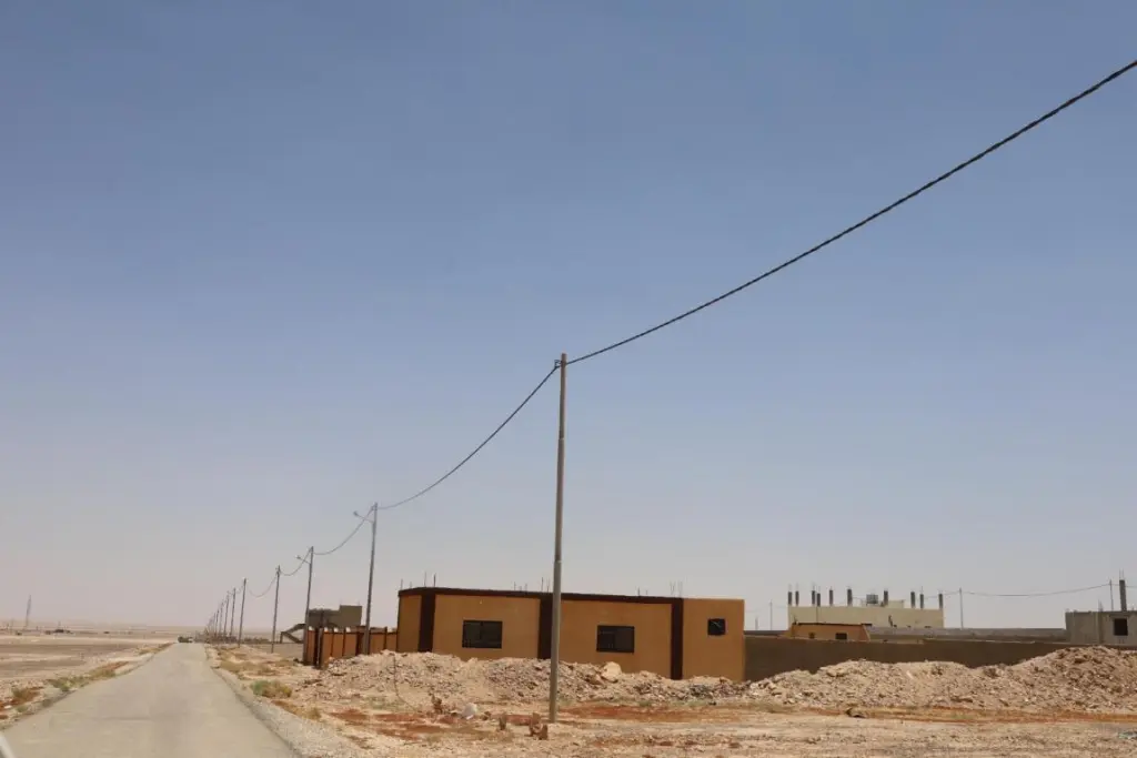 الخرابشة: إيصال الكهرباء لـ331 منزلاً وموقعاً بكلفة 1.317 مليون دينار