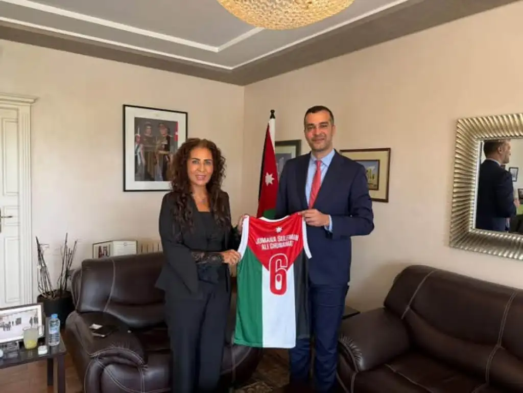 السفيرة غنيمات تستقبل  رئيس المؤسس لمنظمة تيبو إفريقيا محمد أمين زريات