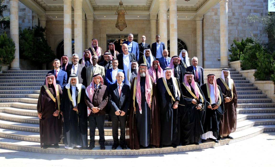 *رئيس الديوان الملكي يلتقي فعاليات شعبية* *العيسوي: القيادة الهاشمية ترسم مستقبلًا مشرقًا للوطن والأمة*