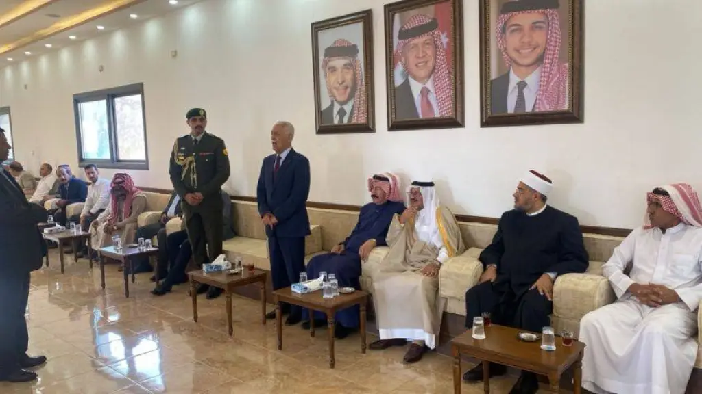 مندوبا عن الملك وولي العهد...العيسوي يعزي عشائر الفايز، والأزايدة، والعكروش