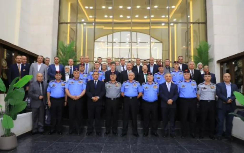 مدير الأمن العام يكرّم عدداً من الضباط المتقاعدين