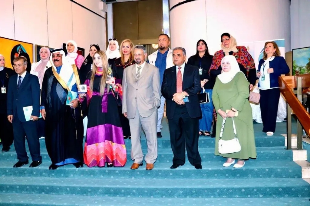 تكريم الأديبة الدكتورة سارة طالب السهيل في ختام المعرض العاشر لموقع “تشكيلات عراقيات”  .. صور