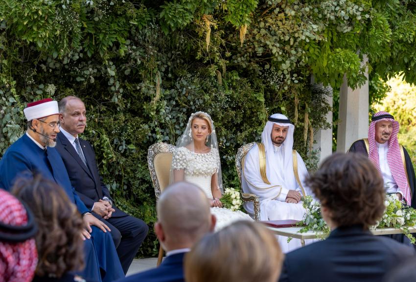 الملك والملكة يحضران عقد قران الأميرة سارة بنت فيصل